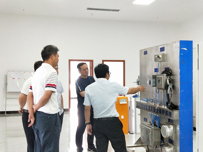 熱烈歡迎山東榮信集團領(lǐng)導(dǎo)蒞臨深奧圖總部洽談合作