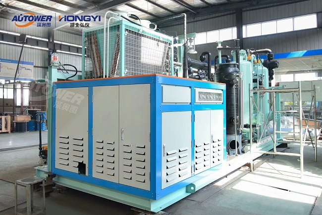     全自動液動汽車桁架鶴管的應用有哪些呢？全自動桁架鶴管其主要構成有如下幾大部分：液壓控制系統(tǒng)、電氣控制系統(tǒng)、裝車鶴管、行走小車、密封帽、自動跟進機構、桁架等幾部分組成。液壓控制系統(tǒng)中主要由縱向驅動液壓缸、橫向驅動液壓缸、升降液壓缸、液壓站等幾部分組成。   全自動液動汽車桁架鶴管的應用有哪些      它負責鶴管裝車對位的執(zhí)行。電氣控制系統(tǒng)其主要控制液壓站的閥組換向、液位報警信號的采集及處理，它是全自動桁架鶴管的中控。裝車鶴管其主要包括進油管、回氣管、伸縮垂管、三通管及真空短流器等組成，其負責介質的裝載及揮發(fā)氣體的導出。行走小車主要包括縱向行走小車和橫向行走小車，他主要作用：其一是鶴管的安裝載體；其二是帶動鶴管進行罐口對位。   全自動液動汽車桁架鶴管的應用有哪些      密封帽及自動跟進機構其主要作用起到密閉裝車，當罐車隨著介質的裝載而降低高度時，跟進機構壓縮密封帽保證密封帽和罐口貼合，防止揮發(fā)氣體外泄，污染環(huán)境及產生安全事故。      想要了解更多關于全自動鶴管的相關信息，請關注深圳市奧圖威爾科技有限公司！